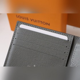 LV Короткий кошелек Артикул： M30795 Этот кошелек имеет карман н