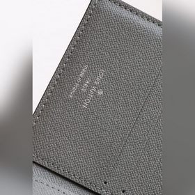 LV Короткий кошелек Артикул： M30795 Этот кошелек имеет карман н