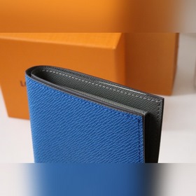 LV Короткий кошелек Артикул： M30795 Этот кошелек имеет карман н