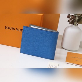 LV Короткий кошелек Артикул： M30795 Этот кошелек имеет карман н