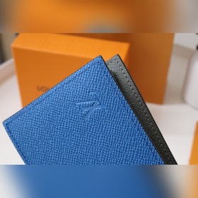 LV Короткий кошелек Артикул： M30795 Этот кошелек имеет карман н