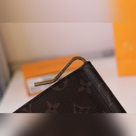 LV Держатель для купюр Артикул M66543 Идеальное место для хране