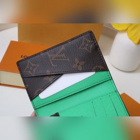 LV Артикул： 81535 Кошелек с карманами Материал： холст Фирменный