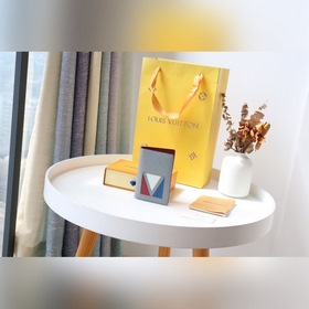 LV Артикул： M30787 Карманный кошелек Этот карманный кошелек с ин