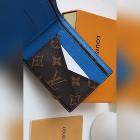 LV Артикул： M80781 Кошелек MULTIPLE Этот небольшой изящный коше