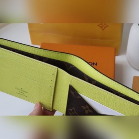 LV Артикул： M80781 Кошелек MULTIPLE Этот компактный изящный коше