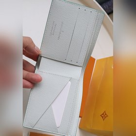 LV Артикул： M80850 Кошелек MULTIPLE Этот кошелек Multiple являе