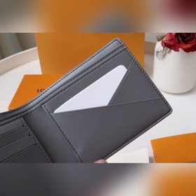 LV Короткий кошелек Артикул： M81383 Этот кошелек Louis Vuitton о
