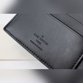 LV MULTIPLE Кошелек Артикул： M62901 Этот кошелек Louis Vuitton Mu