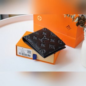 LV MULTIPLE Кошелек Артикул： M62901 Этот кошелек Louis Vuitton Mu