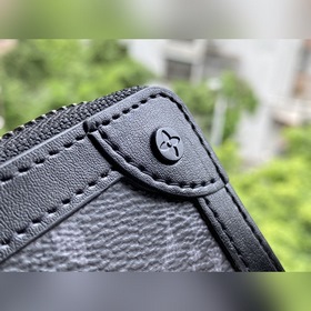 LV Артикул： M80558 Черный TRUNK кошелек на молнии Вдохновленный 