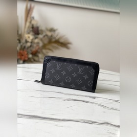 LV Артикул： M80558 Черный TRUNK кошелек на молнии Вдохновленный 