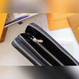 LV Двойной кошелек на молнии Модель M61723  Этот чрезвычайно пра