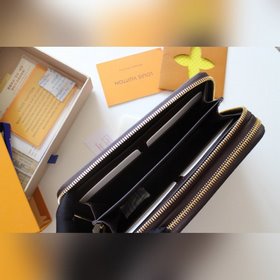 LV Двойной кошелек на молнии Модель M61723  Этот чрезвычайно пра