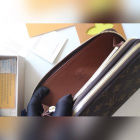 LV Двойной кошелек на молнии Модель M61723  Этот чрезвычайно пра