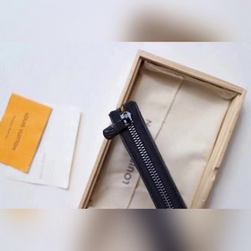 LV ZIPPY Кошелек на молнии Модель M62902 Элегантный и надежный к