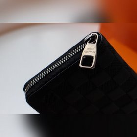 LV Превосходный кошелек ZIPPY VERTICAL Модель M63095 Этот вертика