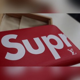 LV Модель m67541 Кошелек на молнии, созданный в сотрудничестве Но