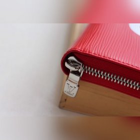 LV Модель m67541 Кошелек на молнии, созданный в сотрудничестве Но
