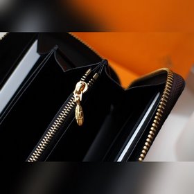 LV ZIPPY Кошелек на молнии Модель M67687 Этот кошелек Zippy на мо