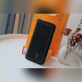 LV Модель M68228 Кошелек на молнии вышивка 2 019 Осенняя модель 
