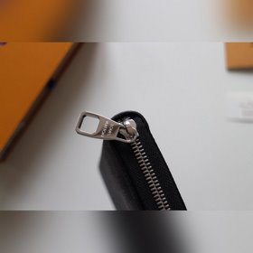 LV Кошелек на молнии, модель N60017 Практичный кожаный кошелек и