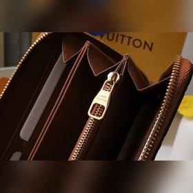 LV Zippy кошелек на молнии Артикул： M82121 Классический кошелек
