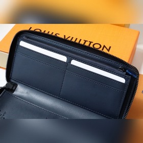 LV [Кошелек с тиснением и вертикальной застежкой-молнией ZIPPY] 