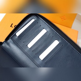 LV [Кошелек с тиснением и вертикальной застежкой-молнией ZIPPY] 