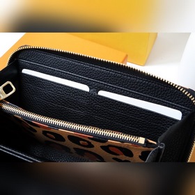 LV Модный новый кошелек на молнии Артикул： M80680 Это одна из м
