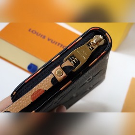 LV Модный новый кошелек на молнии Артикул： M80680 Это одна из м