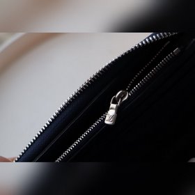 LV ZIPPY VERTICAL Кошелек Артикул： M63095 Крестообразная тексту