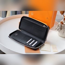 LV ZIPPY VERTICAL Кошелек Артикул： M63095 Этот вертикальный мужс