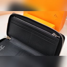LV ZIPPY VERTICAL Кошелек Артикул： M63095 Этот вертикальный мужс