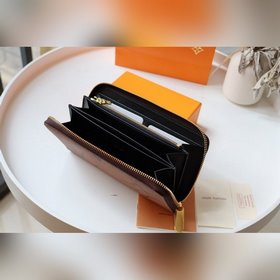 LV ZIPPY кошелек на молнии Артикул： M67687 Этот кошелек Zippy 