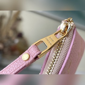 LV Артикул： M81565 Розовый кожаный брелок для ключей из серии ко