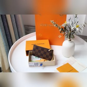 LV Кошелек для ключей Модель M62650 Элегантный и практичный кожан