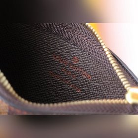 LV Кошелек для ключей Модель M62650 Элегантный и практичный кожан