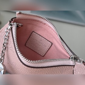 LV Артикул： M69508 Кошелек Zippy Компактный дизайн и просторное 