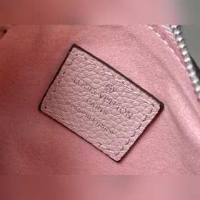 LV Артикул： M69508 Кошелек Zippy Компактный дизайн и просторное 