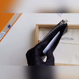 LV Модель M64038 Кошелек для монет Высочайшее качество Этот коше