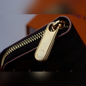 LV ZIPPY Кошелек на молнии Артикул： N60250 Заклепки с узором D