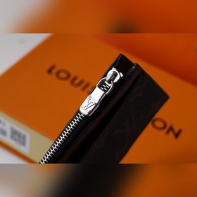 LV Новый кошелек с застежкой-монетодержателем Артикул： M64038 