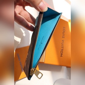 LV Артикул： M81256 Карман для карт с застежкой-молнией Серия il