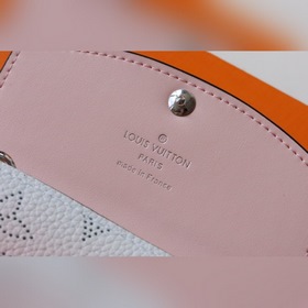 LV Артикул： M64050 Градиент ANAé Кошелек Эта милая и практичная 