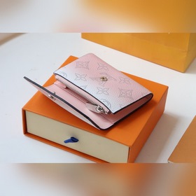 LV Артикул： M64050 Градиент ANAé Кошелек Эта милая и практичная 