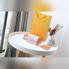 LV Артикул： M64050 Градиент ANAé Кошелек Эта милая и практичная 