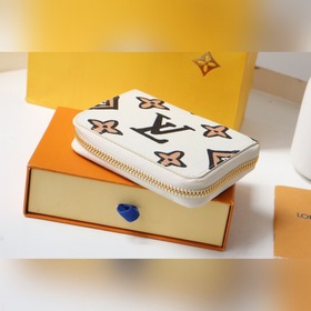LV Кошелек на молнии Артикул： M80677 Это модель из коллекции Wi
