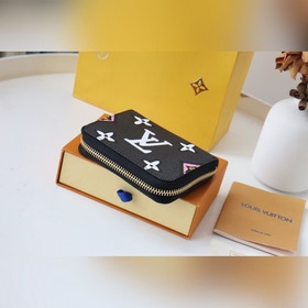 LV Кошелек на молнии Артикул： M80677 Это модель из коллекции Wil