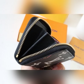 LV Кошелек на молнии Артикул： M80677 Это модель из коллекции Wil